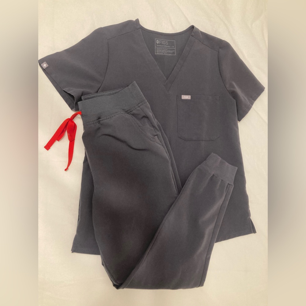 Figs M Charcoal Set- Catarina top, Zamora High Waisted Jogger